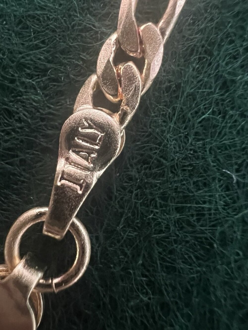 Italy Gold Plated Stainless Steel Cross Necklace 22” Figaro Chain - Picture 7 of 9